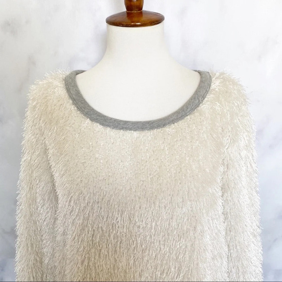 Mododoc Eyelash 3/4 Sleeve Sherpa Ivory‎ Sweatshirt - Picture 2 of 7